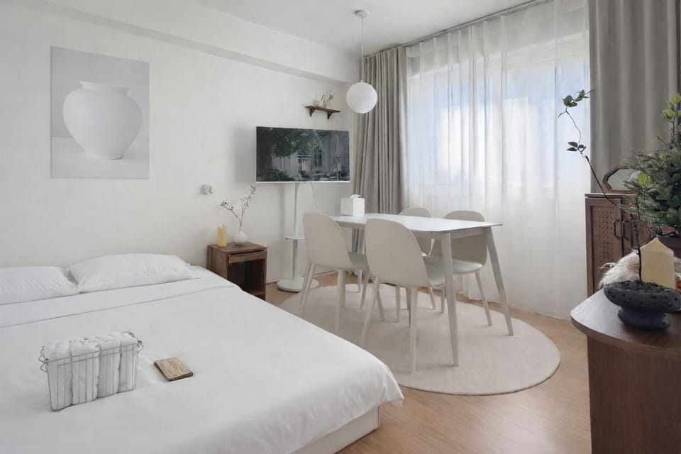 Bed, TV and multimedia