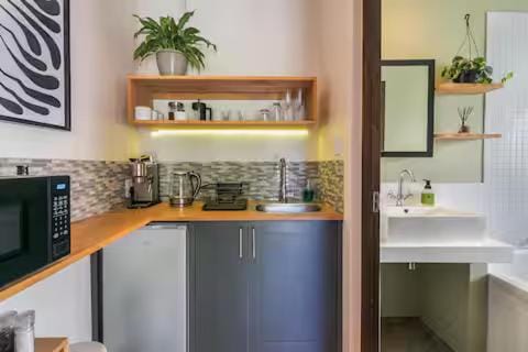 Separate Private Room, Own Entrance, Leisure Isle Bed and Breakfast in Knysna