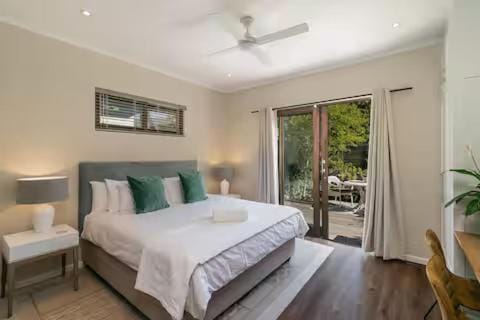 Separate Private Room, Own Entrance, Leisure Isle Bed and Breakfast in Knysna