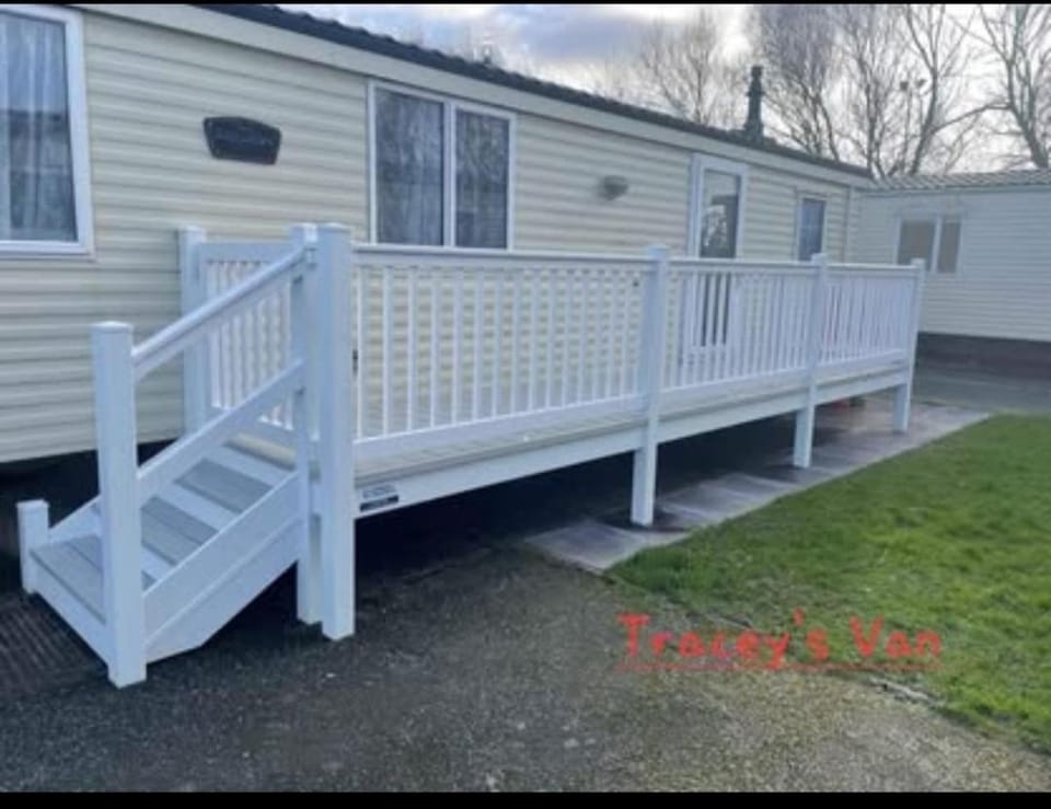 6 birthday gold caravan Towyn Campground/ 
RV Resort in Towyn