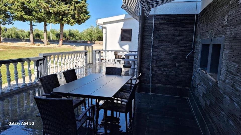 Apartments Monterosso with parking space Apartment in Istria County