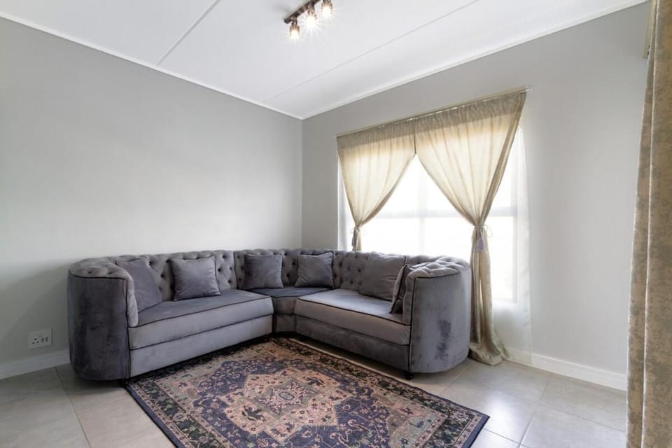 Stylish Modern 1 Bedroom Apartment in Sandton