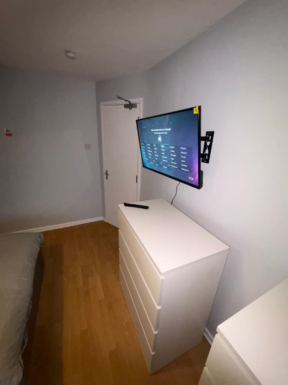 Cosy room 4 T Gatwick Bed and Breakfast in Crawley