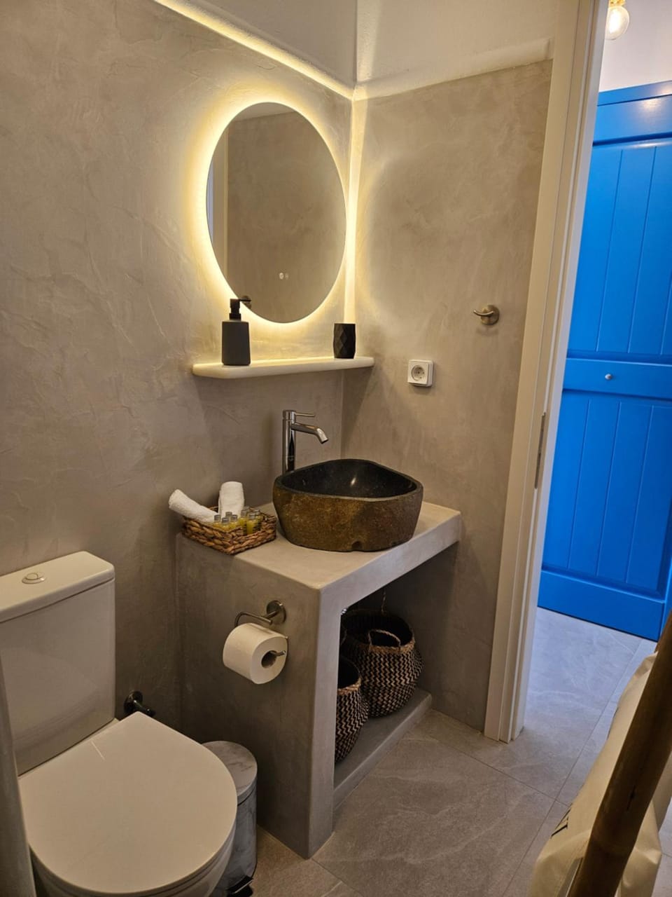 Shower, Toilet