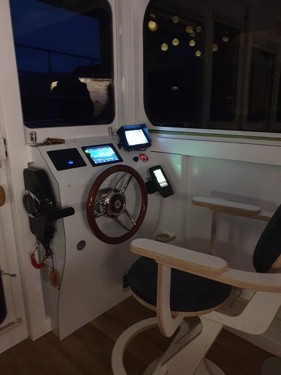 Neues Hausboot für 4 Personen Müritz und Plauer See Docked boat in Mecklenburg-Vorpommern, Germany