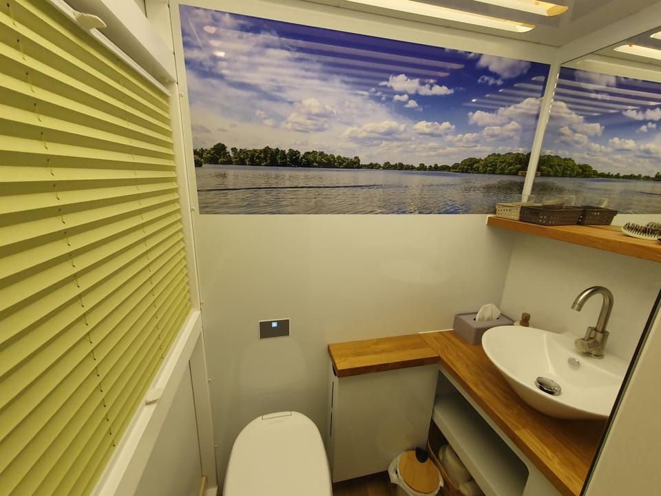 Neues Hausboot für 4 Personen Müritz und Plauer See Docked boat in Mecklenburg-Vorpommern, Germany