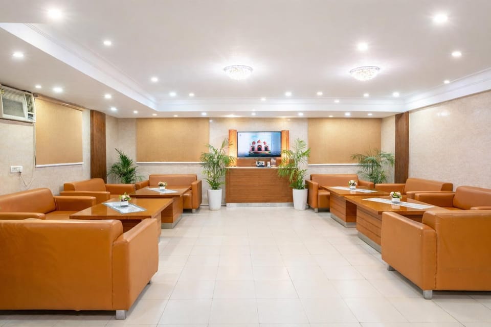 Communal lounge/ TV room, Lobby or reception, Seating area, air conditioner