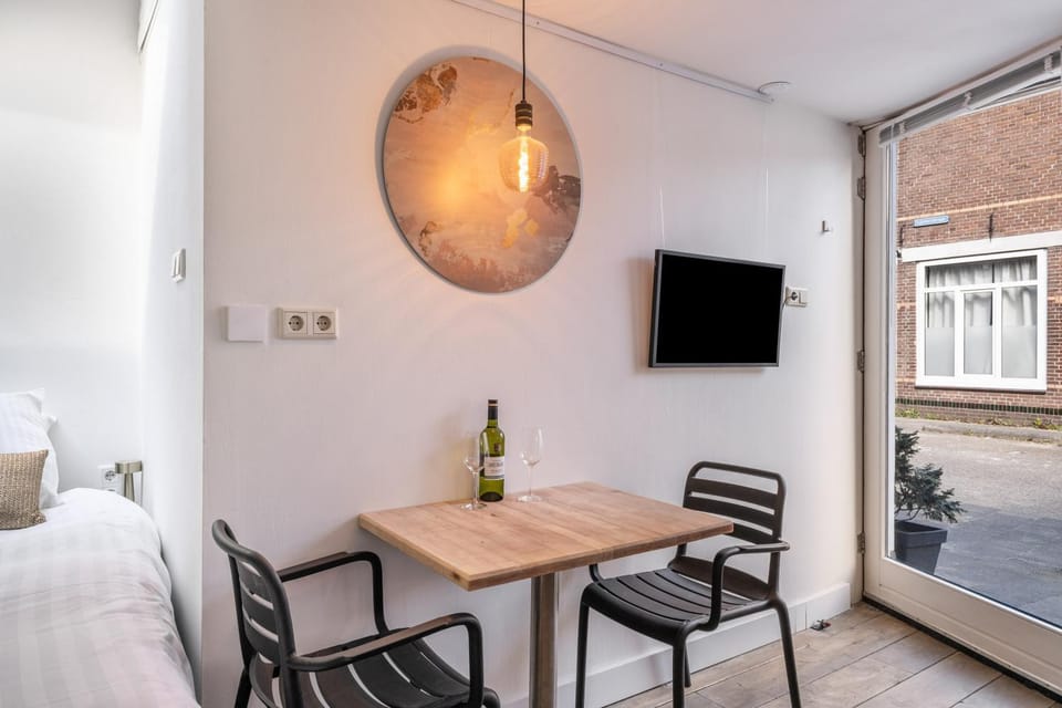 TV and multimedia, Dining area