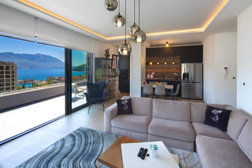 Natural landscape, TV and multimedia, Kitchen or kitchenette, Living room, Seating area, Dining area, Mountain view