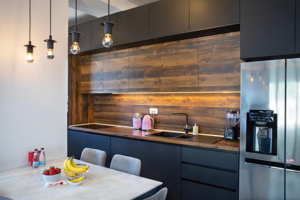 Coffee/tea facilities, Kitchen or kitchenette, Food and drinks, Dining area, Food, Drinks, minibar, oven, toaster
