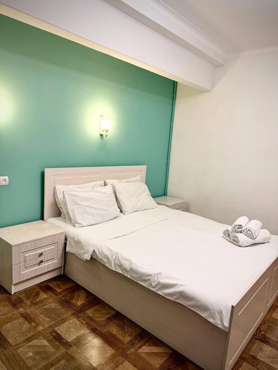 Bed, Bedroom, towels