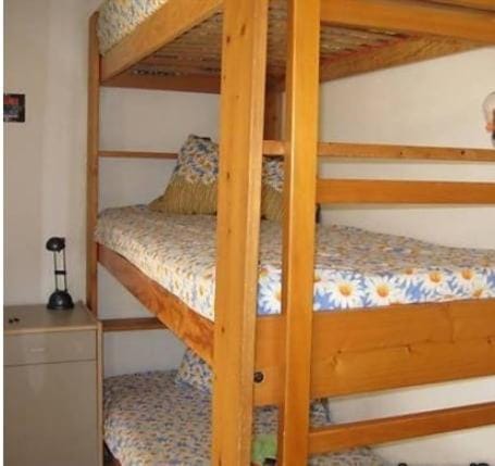 Bedroom, bunk bed