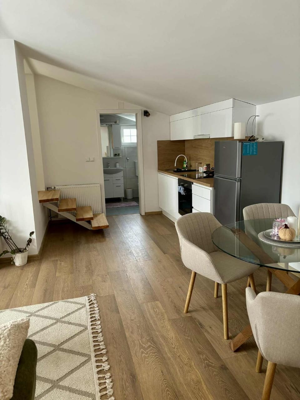 Dining area, dishwasher, kitchen