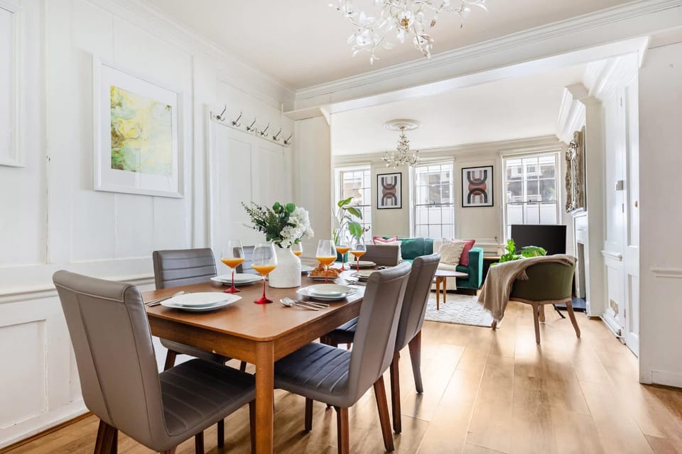 Living room, Seating area, Dining area