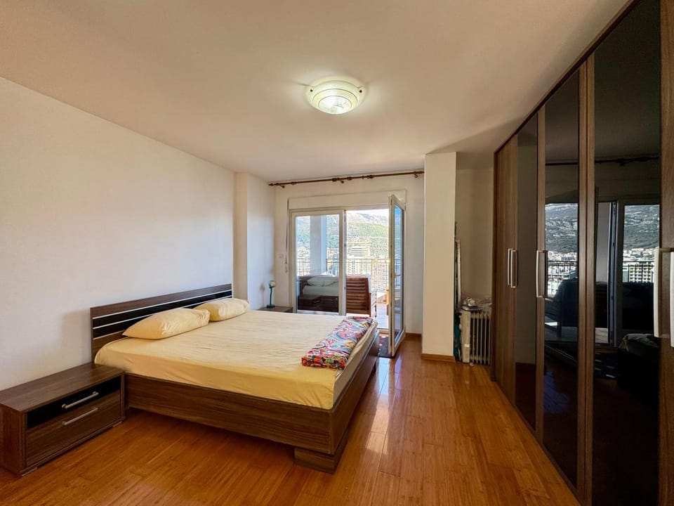 Bed, TV and multimedia, Photo of the whole room, Bedroom, wardrobe