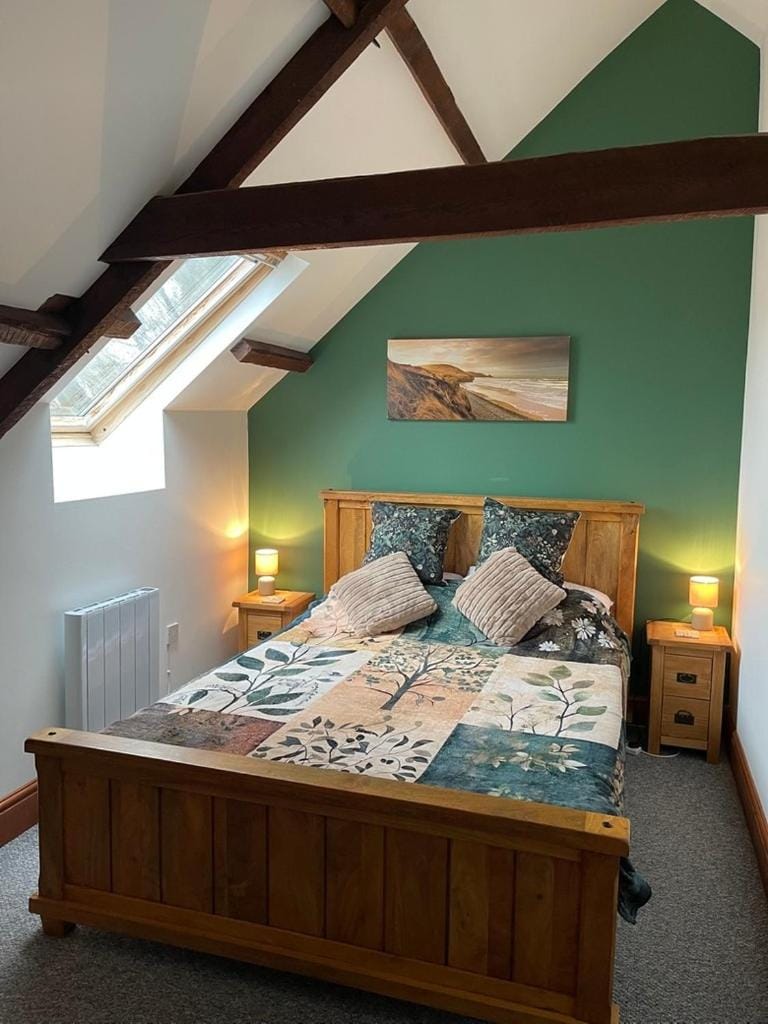 Rural, Secure Garden, Woodland Walks, 23 min to beach House in Clydau