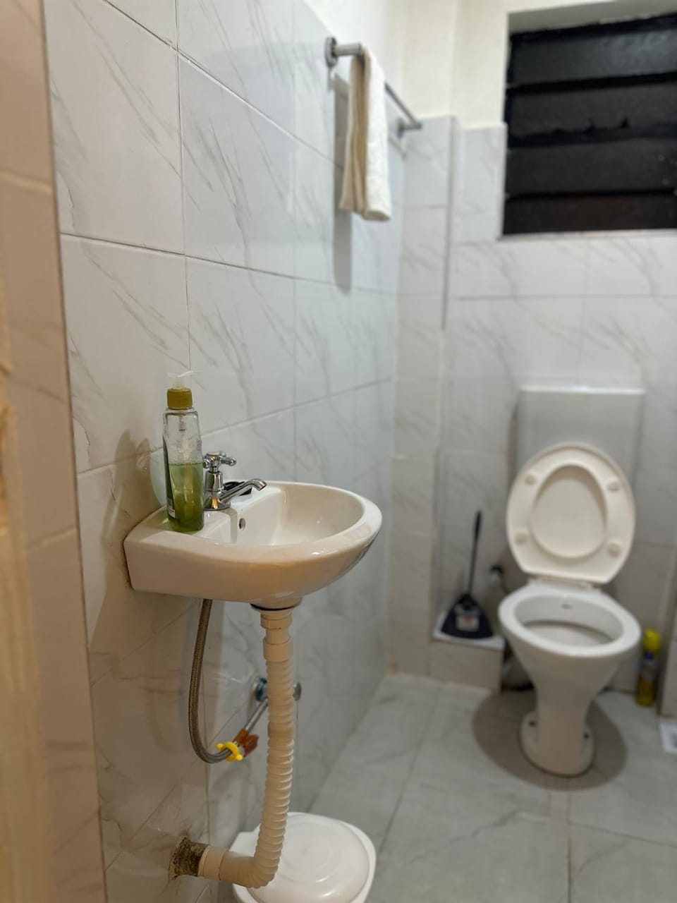 Modern Budget Studio with Workspace, Near Transit Apartment in Nairobi