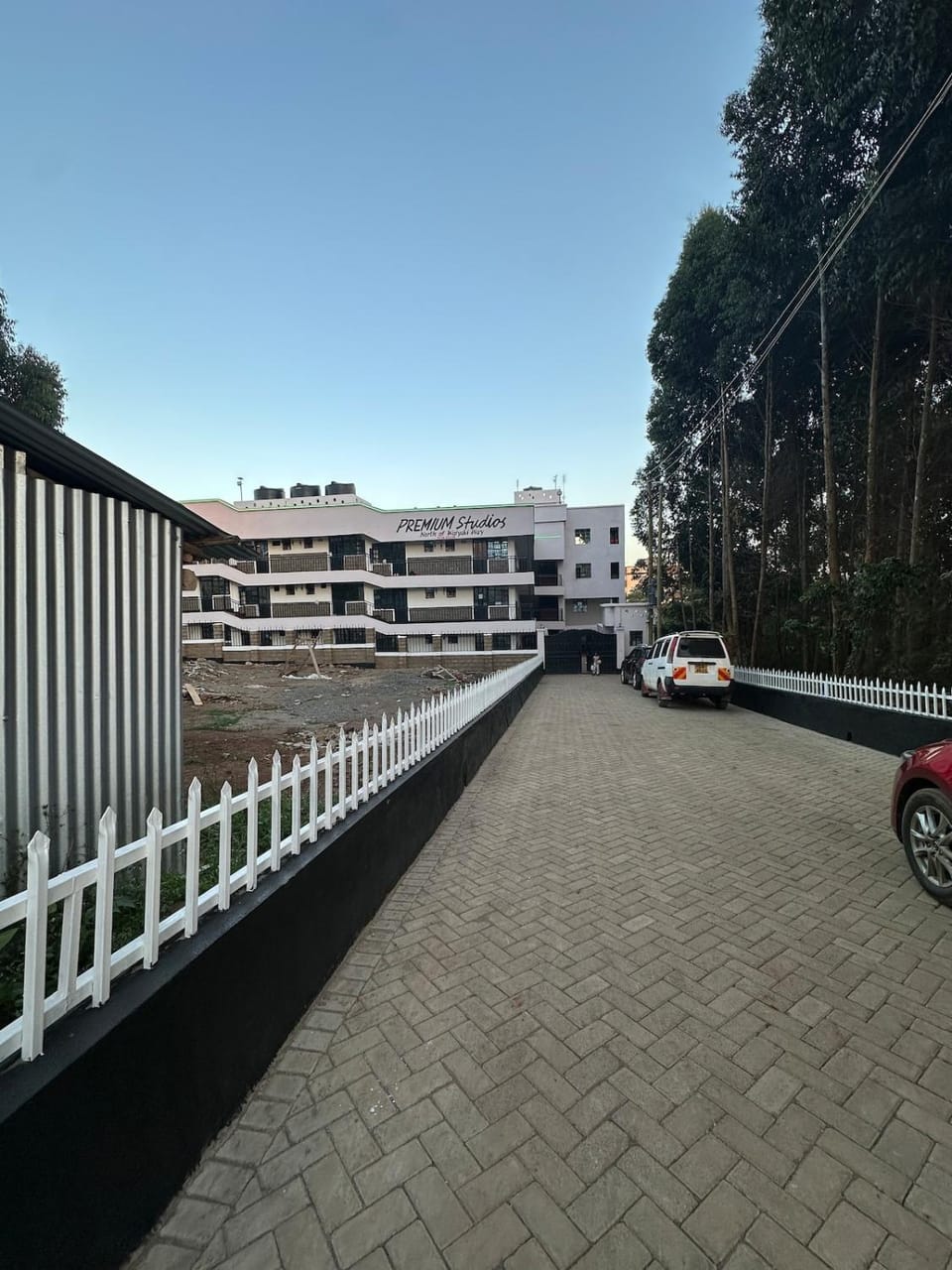 Modern Budget Studio with Workspace, Near Transit Apartment in Nairobi