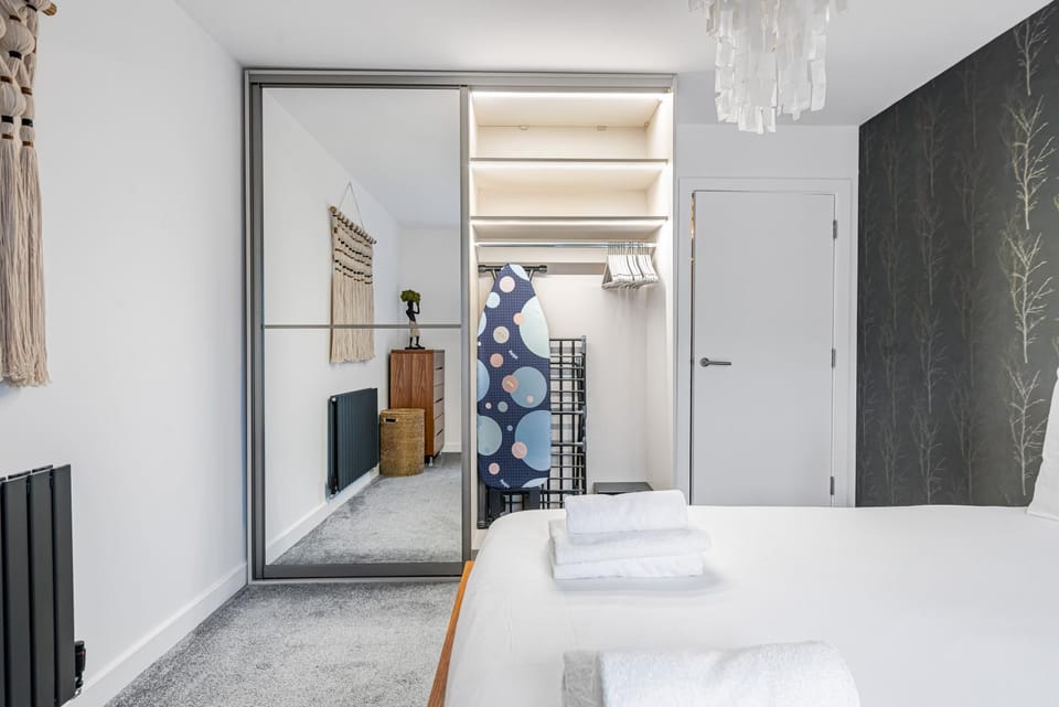 Bedroom, wardrobe