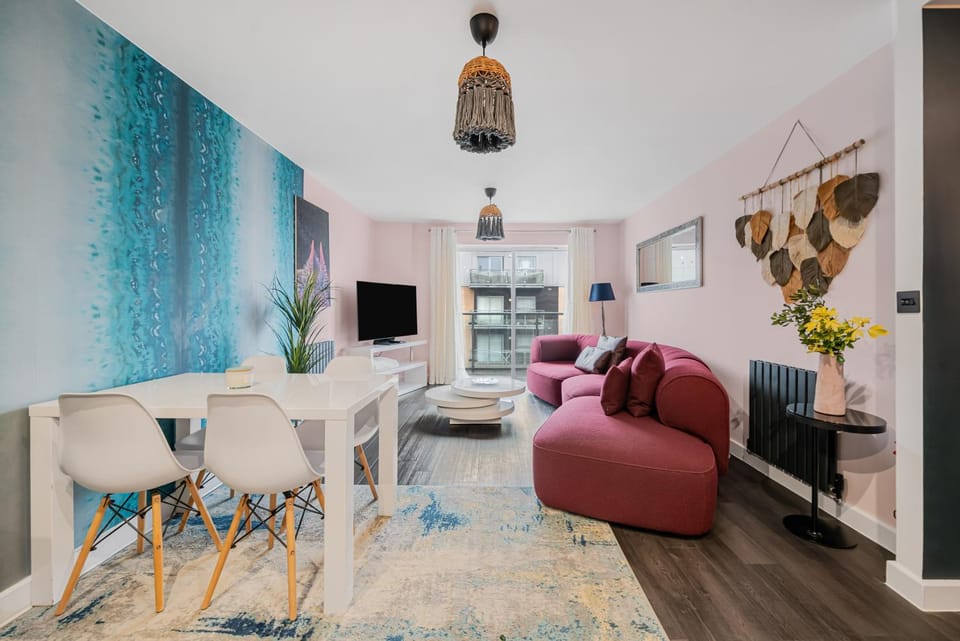 Communal lounge/ TV room, TV and multimedia, Living room, Seating area, Dining area, Evening entertainment