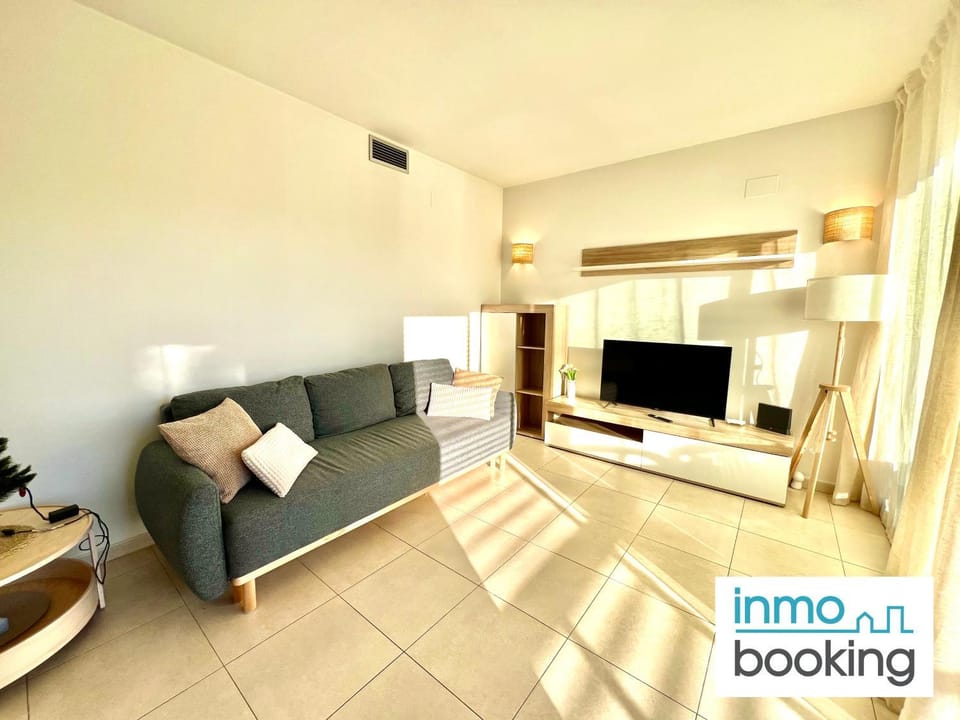 Communal lounge/ TV room, Living room, Seating area