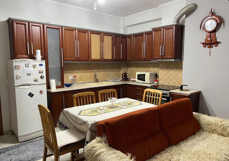 Dining area, kitchen