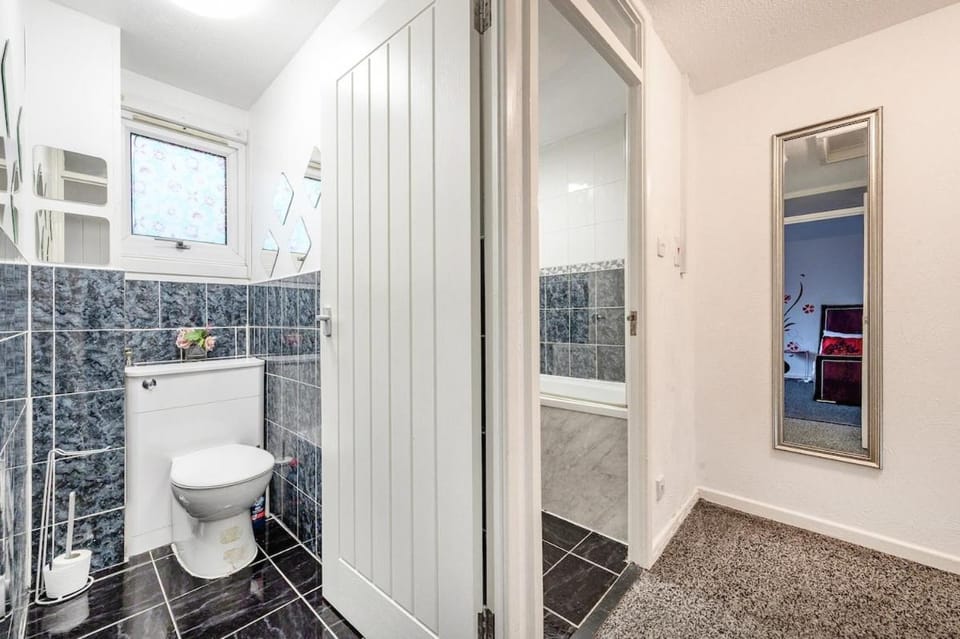 RB10O- Satisfying and Spacious Stay Apartment in Leeds