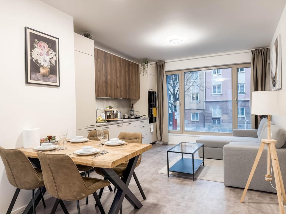 Kitchen or kitchenette, Living room, Seating area, Dining area