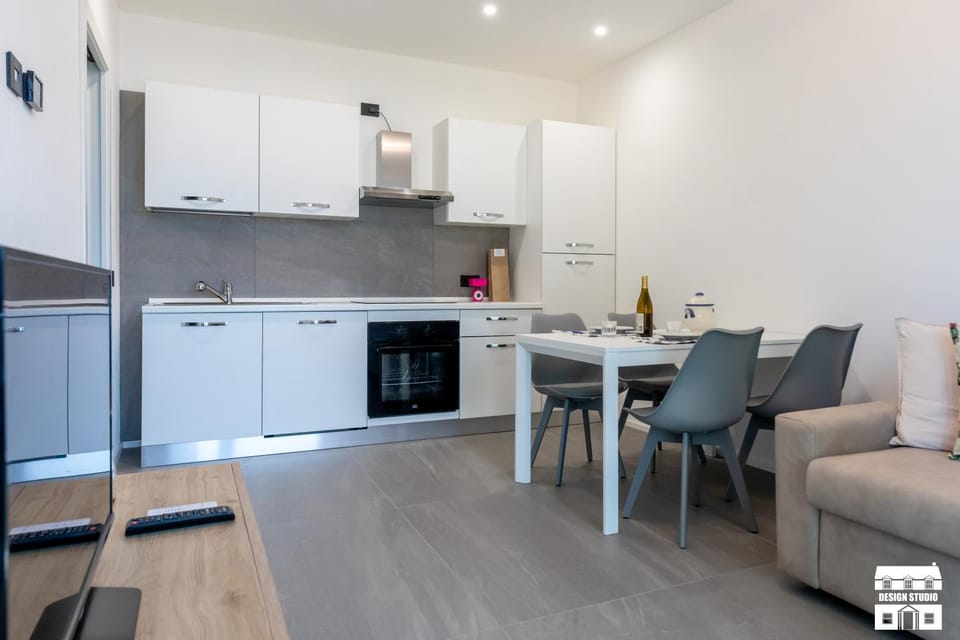 Kitchen or kitchenette, Living room, Seating area, Dining area, dishwasher, oven, stove