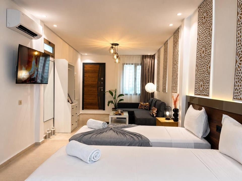 Communal lounge/ TV room, Bed, TV and multimedia, Living room, Photo of the whole room, Seating area, Evening entertainment, Bedroom, hair dresser, towels, wardrobe, air conditioner