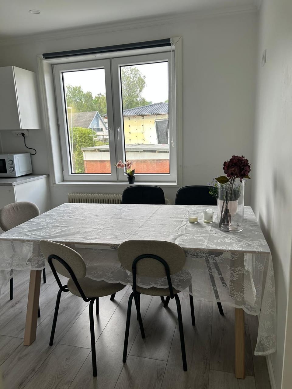 Seating area, Dining area