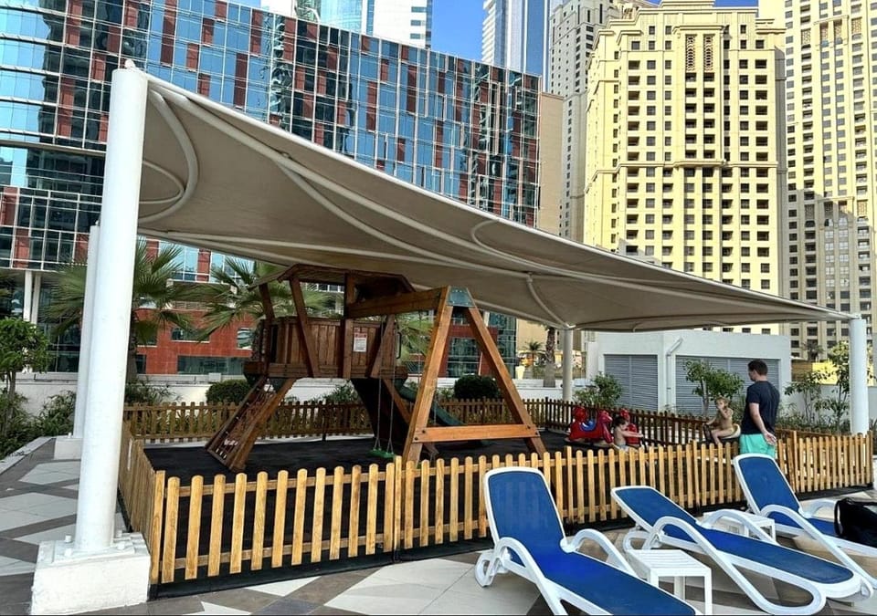 Modern 1BR Marina 3mins walk to JBR Beach & Tram Apartment in Dubai