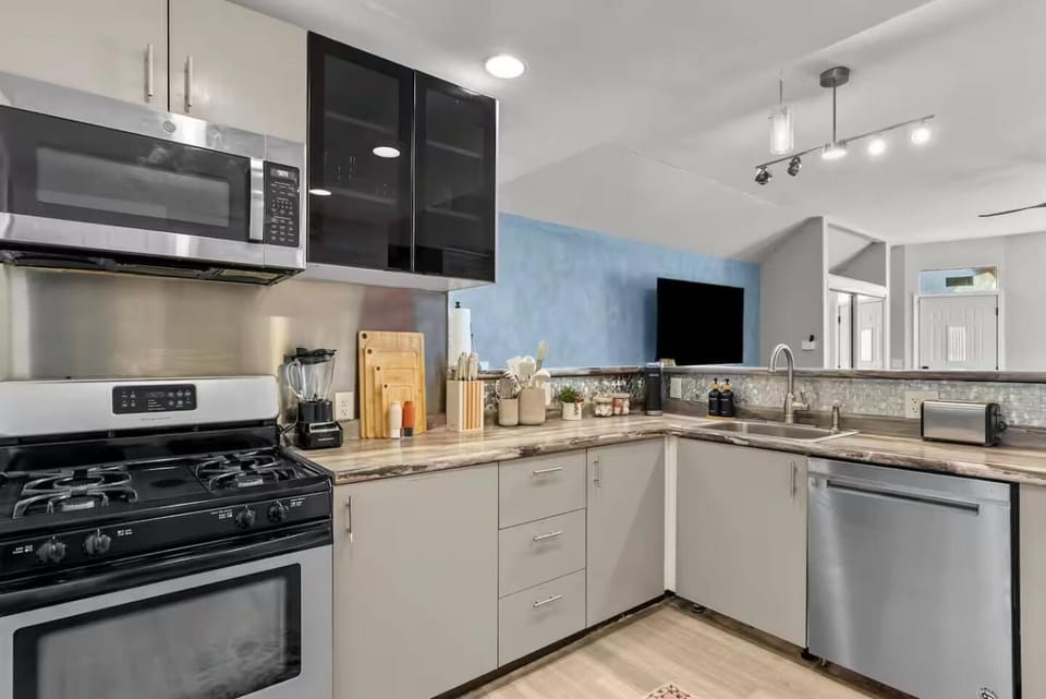 Boutique Studio Hideaway Near Forest Park Apartment in Saint Louis
