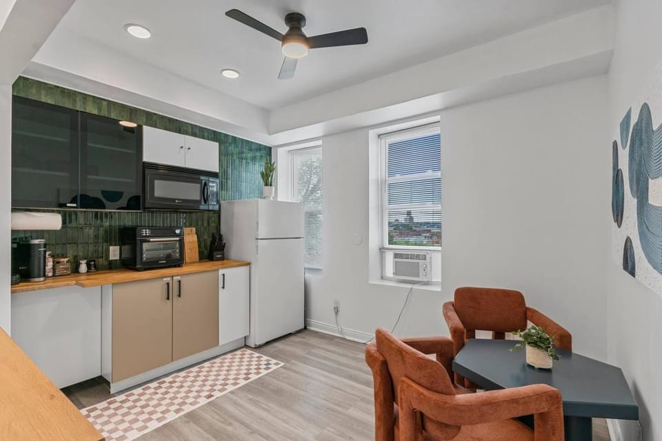 Abstract Haven | Stylish 1BR by Tower Grove House in Saint Louis