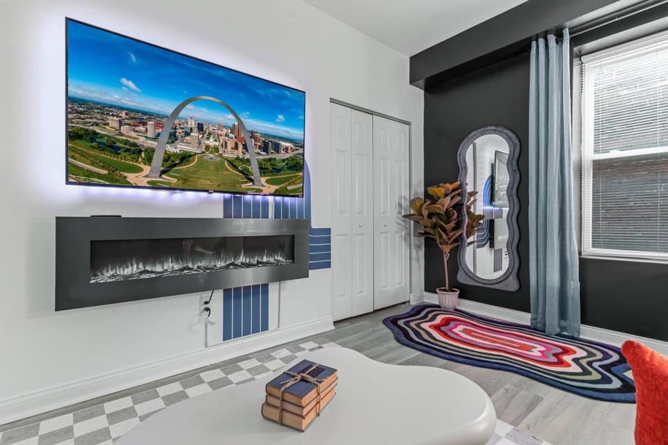 Abstract Haven | Stylish 1BR by Tower Grove House in Saint Louis