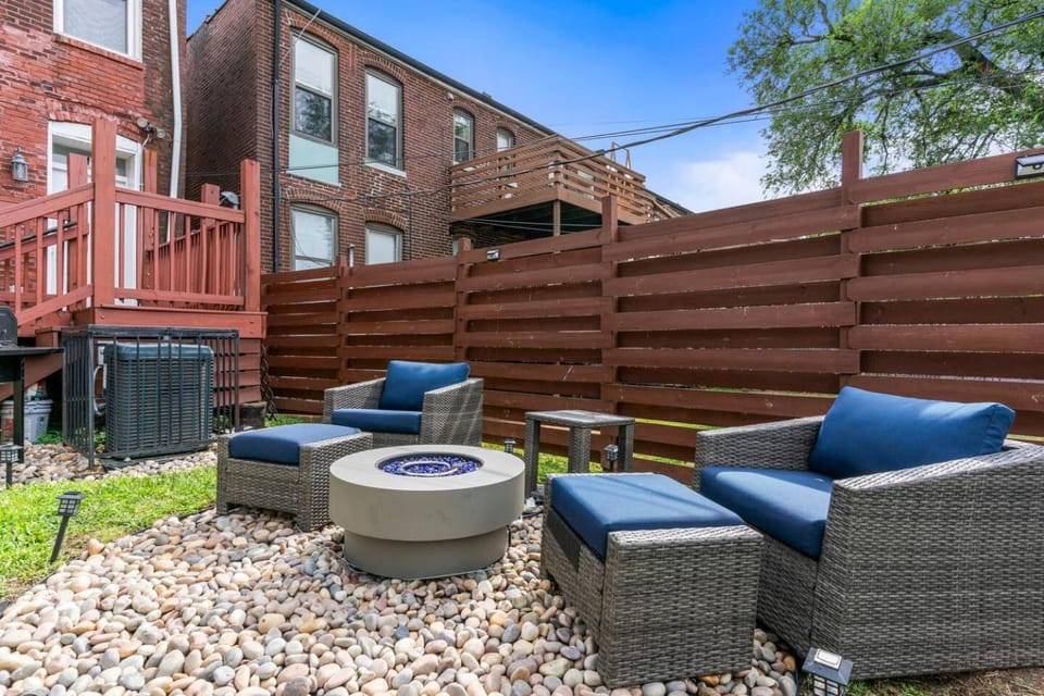 Stylish 2BR Dual-Kitchen Retreat Near Forest Park House in Saint Louis