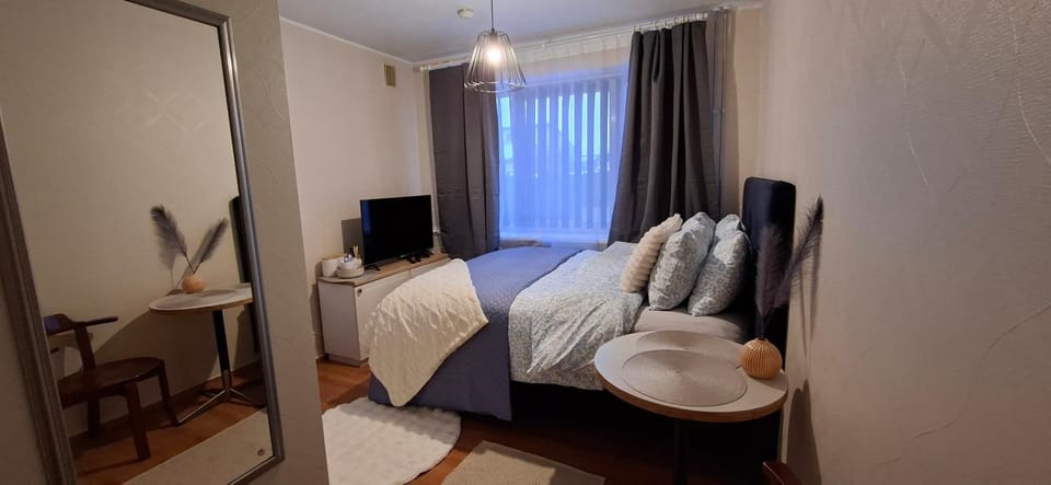 Bed, TV and multimedia, Photo of the whole room