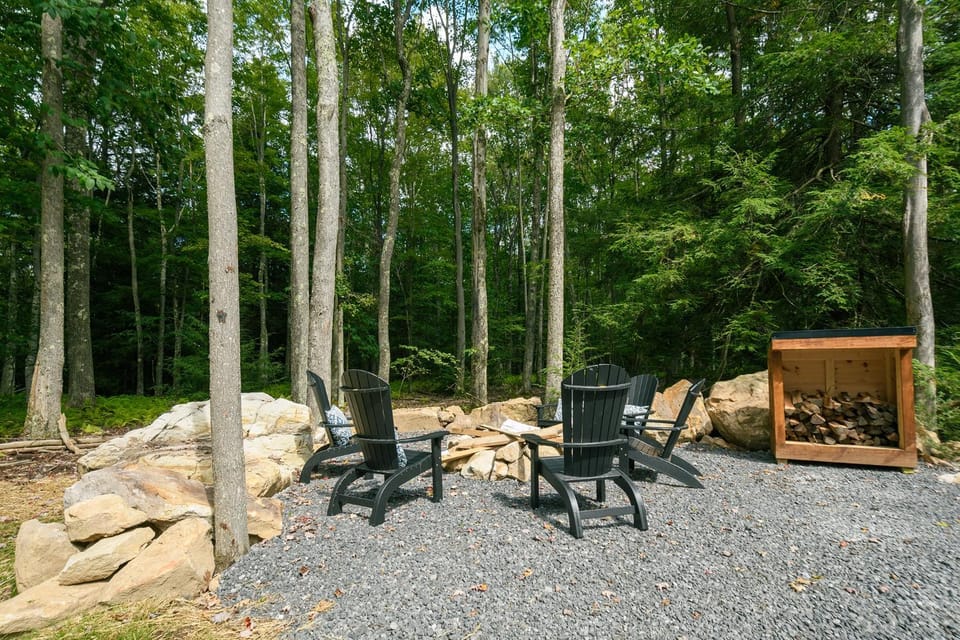 Maple Ridge New Lake Access Home with Hot Tub House in Deep Creek Lake