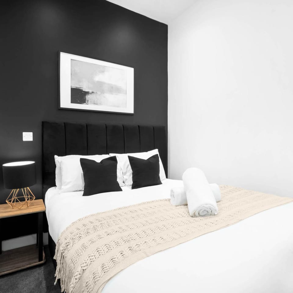 Photo of the whole room, Bedroom
