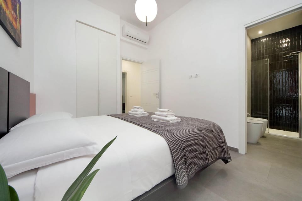 Bed, Bathroom, Bedroom, wardrobe