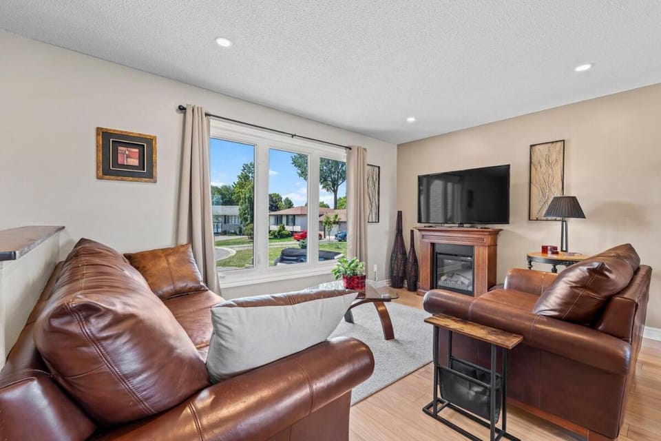 Communal lounge/ TV room, TV and multimedia, Living room, Seating area, Evening entertainment, fireplace