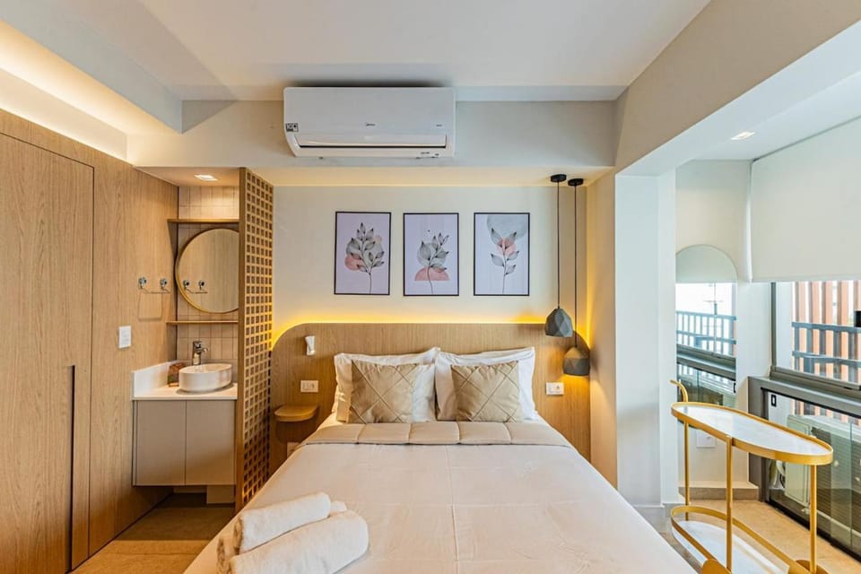 Bed, Photo of the whole room, Bedroom, towels, air conditioner