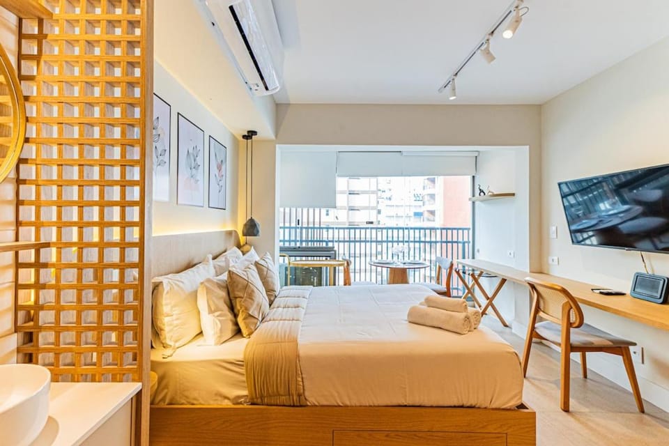Bed, TV and multimedia, Photo of the whole room, Dining area, Bedroom