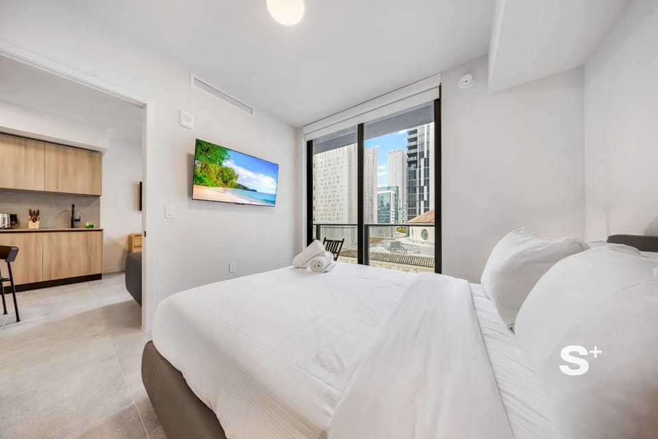 Bed, TV and multimedia, Photo of the whole room, Bedroom