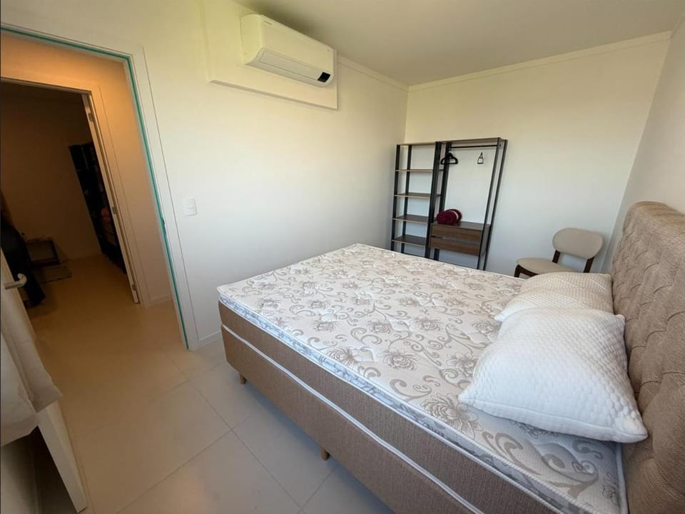 Bed, Bedroom, air conditioner