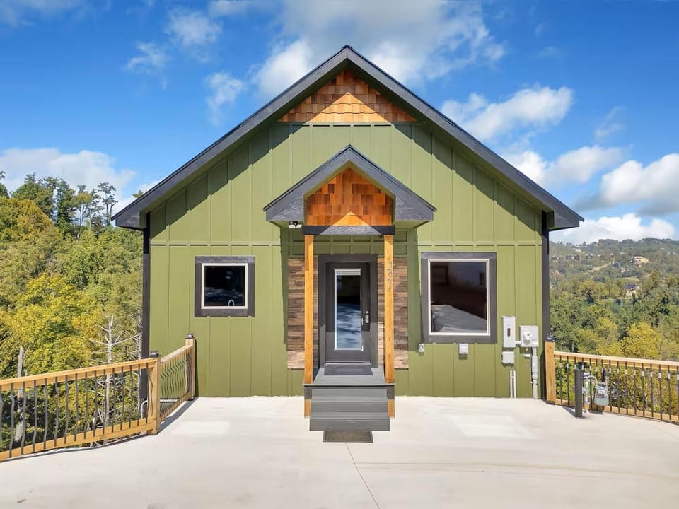 The Pinecrest Poolhouse House in Gatlinburg