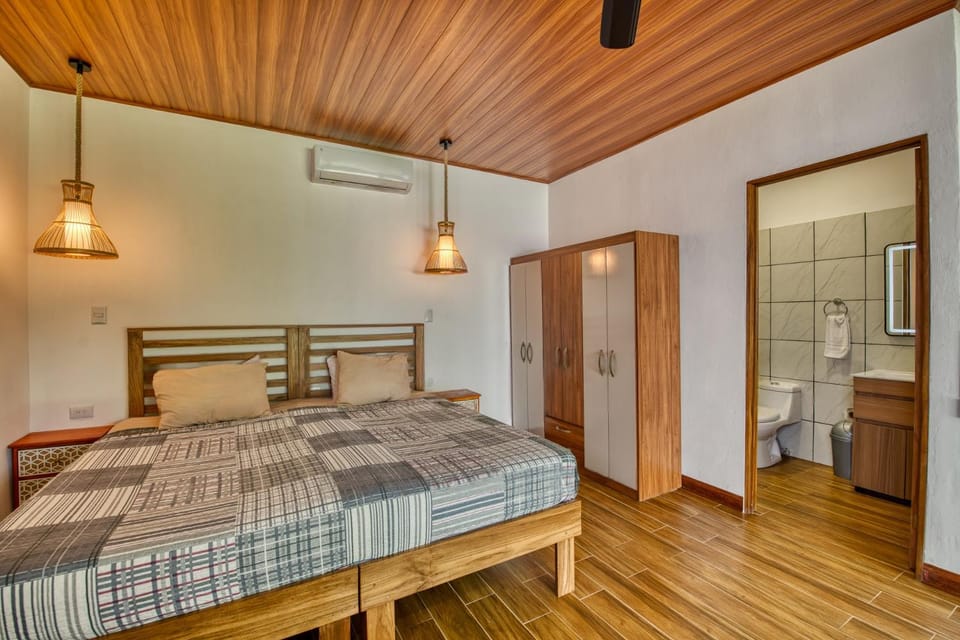 Beachfront Studio - Direct Beach Access - Fast Wifi & AC Apartment in Panama