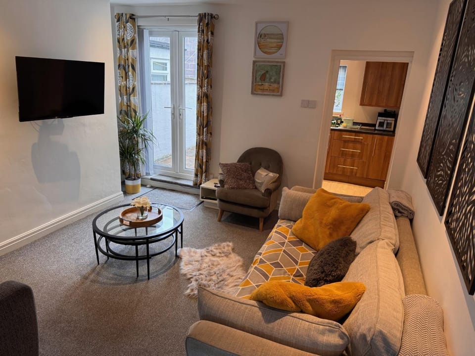 Two Bedroom, Madoc Terrace, Conwy House in Gyffin