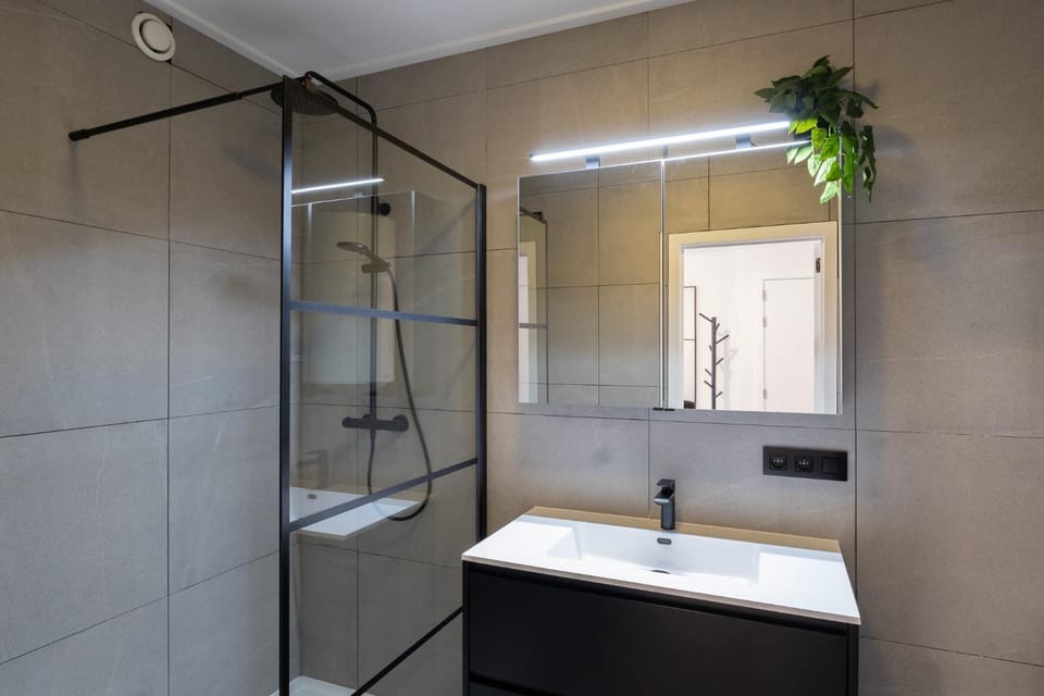 Shower, Bathroom