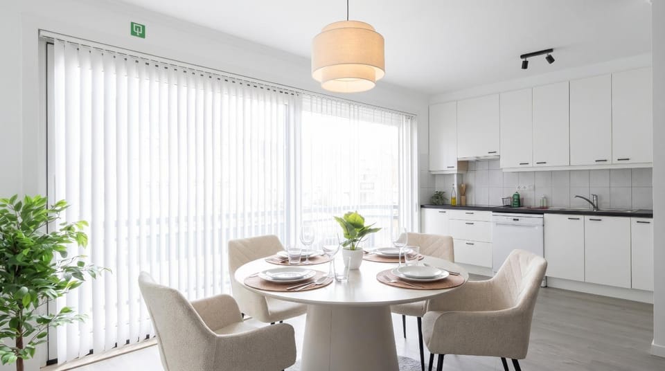 Kitchen or kitchenette, Seating area, Dining area
